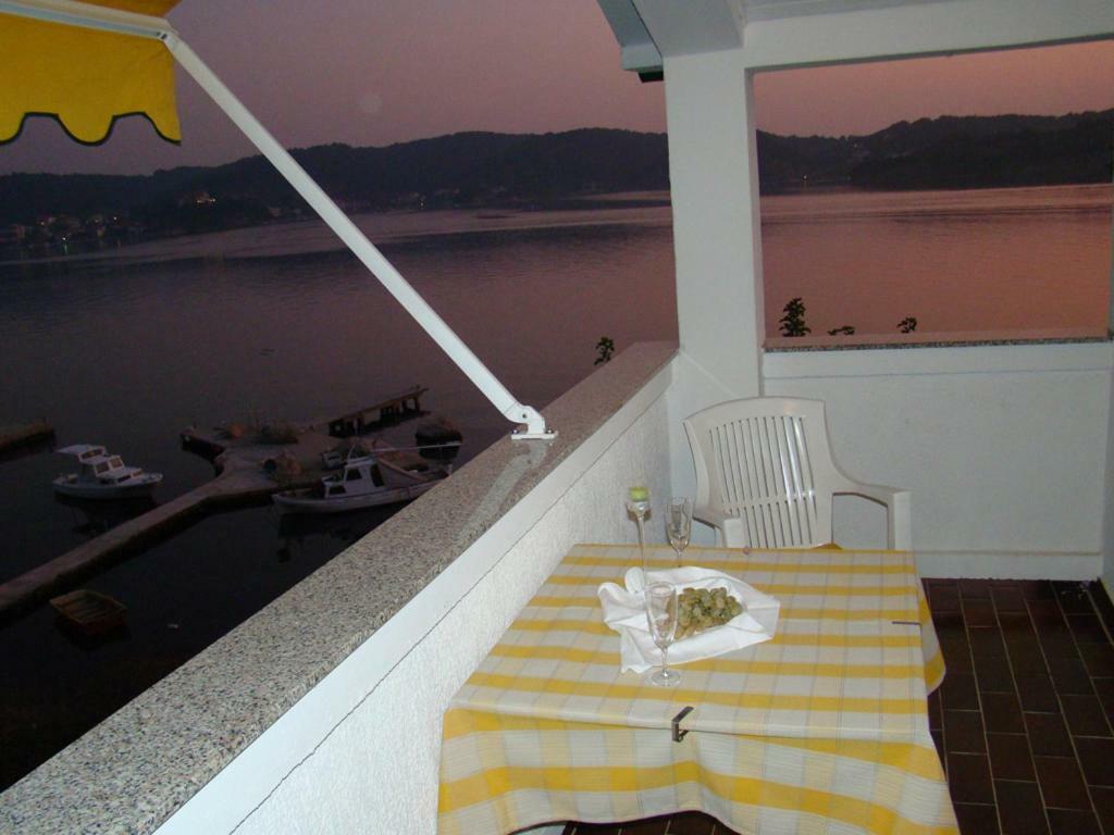 Apartamento House Subic Supetarska Draga Exterior foto